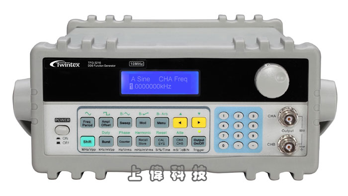 TFG3210E DDS雙輸出數位信號產生器-最大頻率輸出10MHz雙通道'採用藍色LCD顯示,可同時顯示波型種類,振幅,頻率'採用先進DDS技術'最小輸出1mV (50Ω) 穩定波形 具有32組內建波形'具有40面板設定存儲及呼叫'多種調試模式:FM, AM, FSK, PSK, ASK'具有線性與對數掃頻、觸發、A/B通道疊加功能能,以及TTL輸出'具有多重保護功能:電壓超載保護,電流超載保護,短路保護20Vpp以上,反灌電壓保護'標配USB介面及RS232介面,內建200MHz頻率計,由上偉科技專業銷售'工程安裝'維修服務,洽詢電話02-22267567(代表號)由專人服務